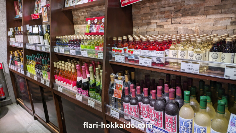 北海道 道南 七飯町の道の駅なないろ・ななえに並ぶたくさんのはこだてワイン